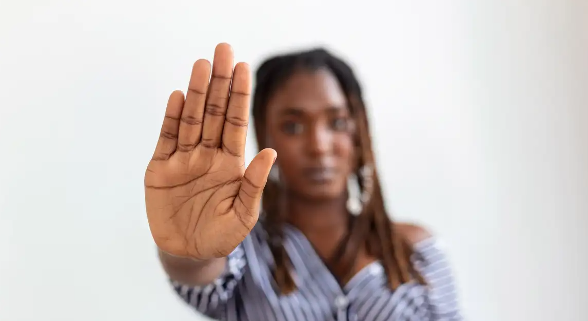 Ir para  <p>No ano de 2023, ao menos oito mulheres foram v&iacute;timas de viol&ecirc;ncia dom&eacute;stica a cada 24 horas. Os dados referem-se a oito dos nove estados monitorados pela Rede de Observat&oacute;rios da...